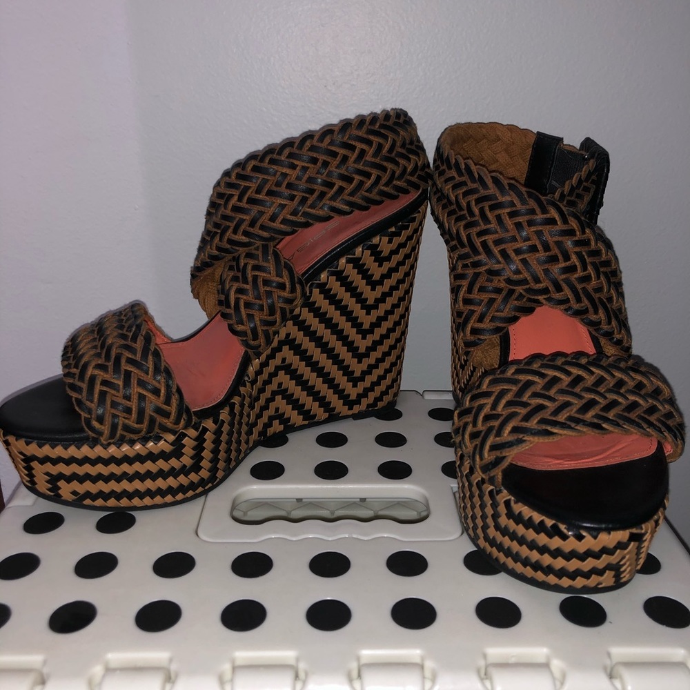 Via Spiga Black & Brown Kagan Woven Sandals